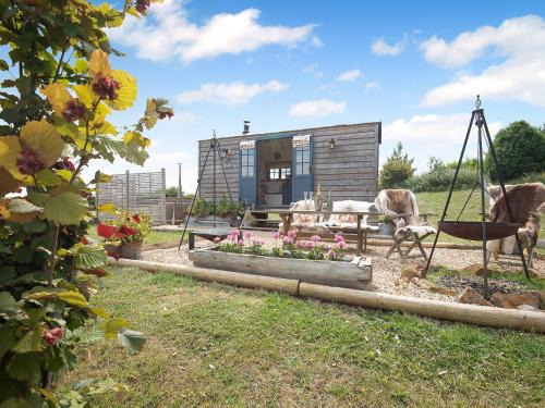 Redmile House | Lillie's Shepherd Hut - Uk50230