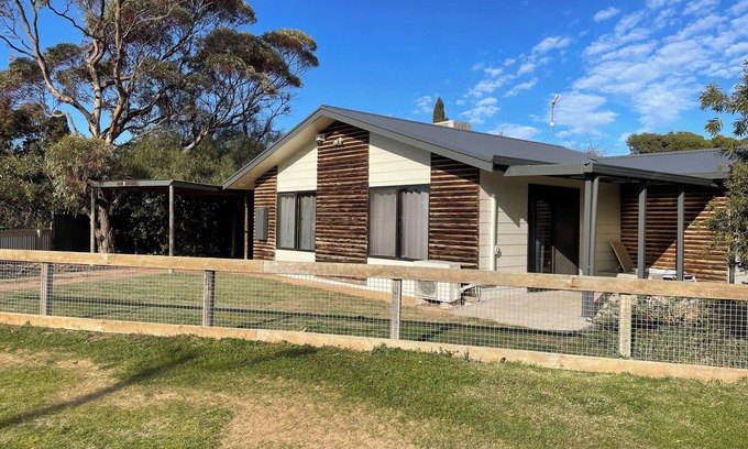 Port Hughes House | Lily Cottage, Port Hughes