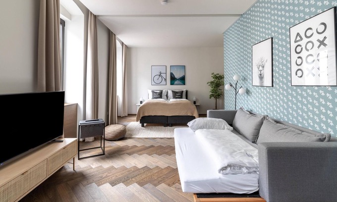 Innere Stadt Apartment | limehome Linz Schillerstr | Suite M with sofa bed