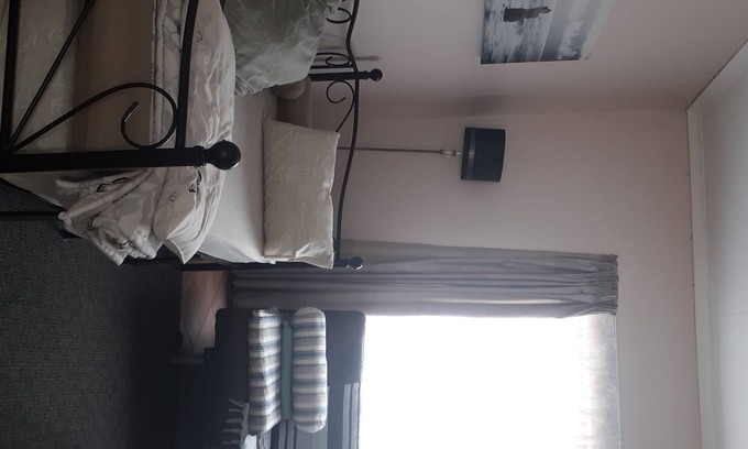 Port Elizabeth Apartment | Lin's Guest Flat, Framesby, Port Elizabeth.