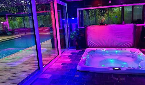 Challans Villa | Lincontournable - Jaccuzi-Piscine-Sauna-Hammam