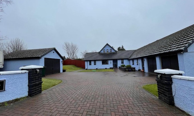 Ballindalloch House | Lindas Retreats Self catering accommodation 1 bedroom cottage or 3 bedroom House
