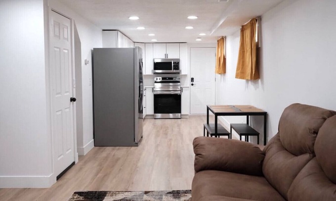 Lindon Apartment | Lindon House · Enjoy Mountain View 4 seasons Basement Apt