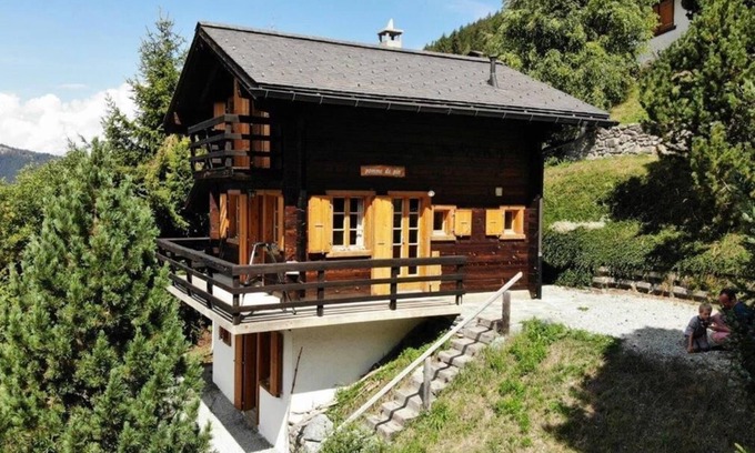 Saint-Luc Ski Chalet | Linen is not included in the service. We provide, if desired, linen packages including bed linen, ba