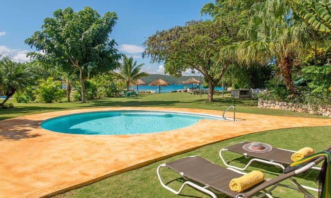 Discovery Bay Villa | Linga Awile - Your Private Beachfront Villa