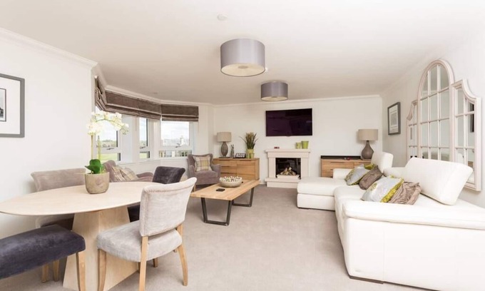 Prestwick Apartment | Links View - Donnini Deluxe