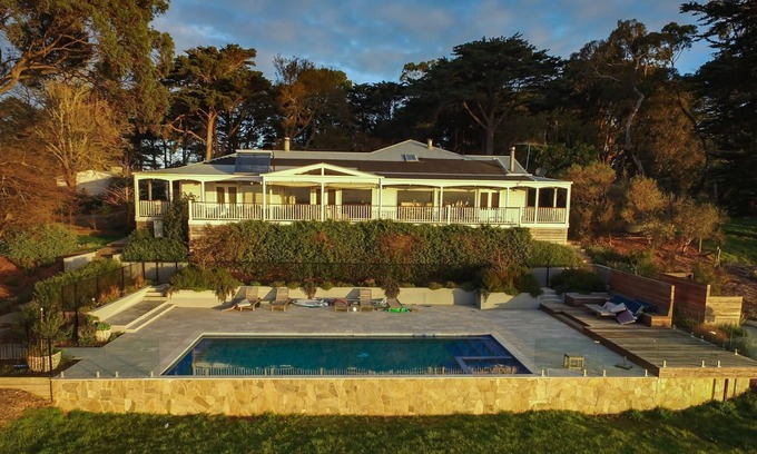 Red Hill House | LionsGate - Peninsula Homestead with a View