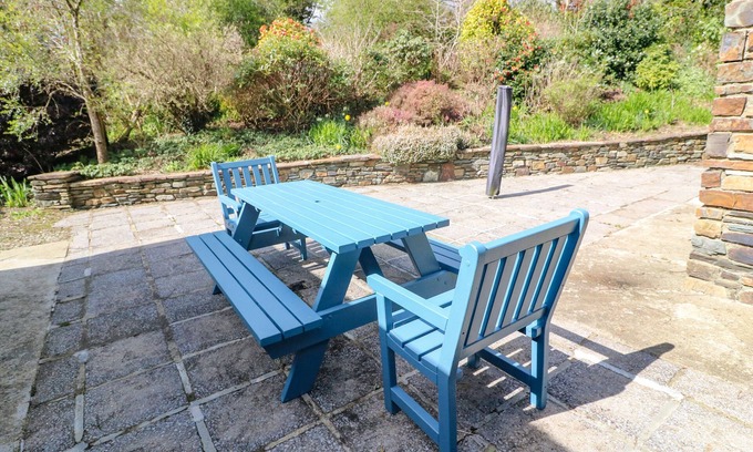 Union Hall Cottage | LIS-ARDAGH COTTAGE 1, family friendly in Union Hall, County Cork