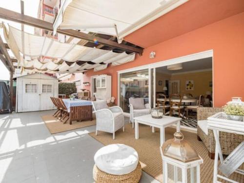 Linda-a-Velha Apartment | Lisbon Coast, 3 bedroom apartment with large terrace