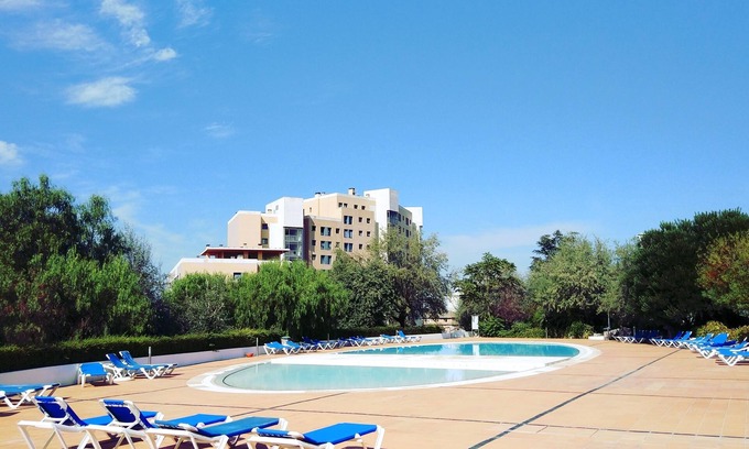 Lisbon Old Town Apartment | Lisbon Relax POOL Apart: FREE PARKING, AC, Garden, Pet Friend & Kid Playground!