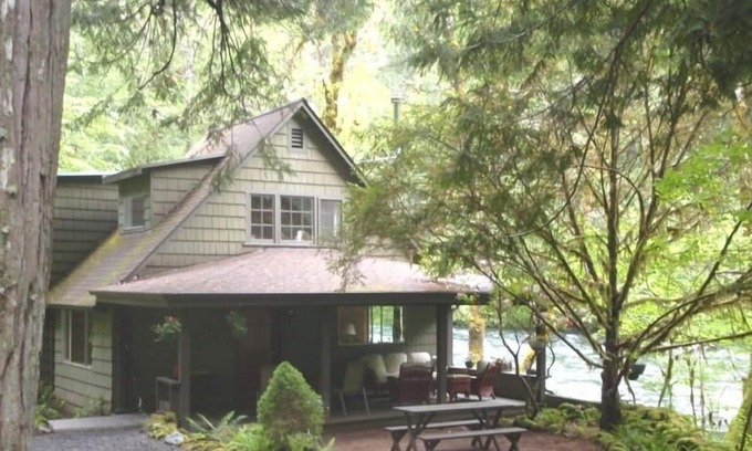 McKenzie Bridge House | Listen to the River Sing on Rillerah