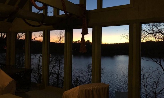 Piney Cabin | Little A-frame, Big porch on Lake Hamilton, Boat Dock, Deck, Fire pit, Kayaks