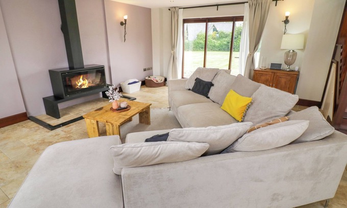 Harvington Cottage | Little Acre