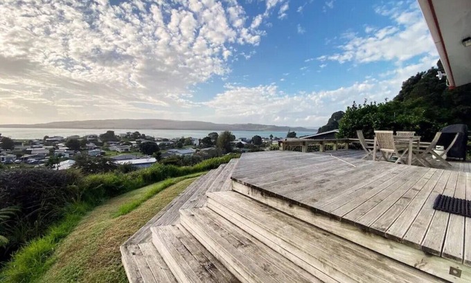 Kawhia House | Little Aotea bach with sea views