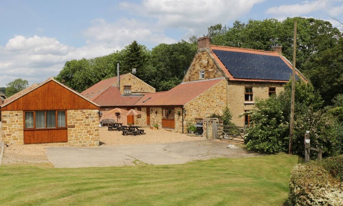 Thirsk Cottage | LITTLE BYRE COTTAGE, family friendly, with a garden in Thirsk