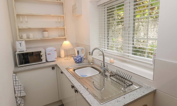 Cowbridge Cottage | LITTLE CLOUD, romantic, character holiday cottage in Cowbridge