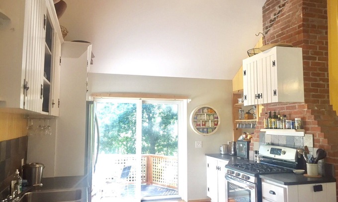 Adamsville House | Little Compton Westport Secluded 5 BR Near Beach and River