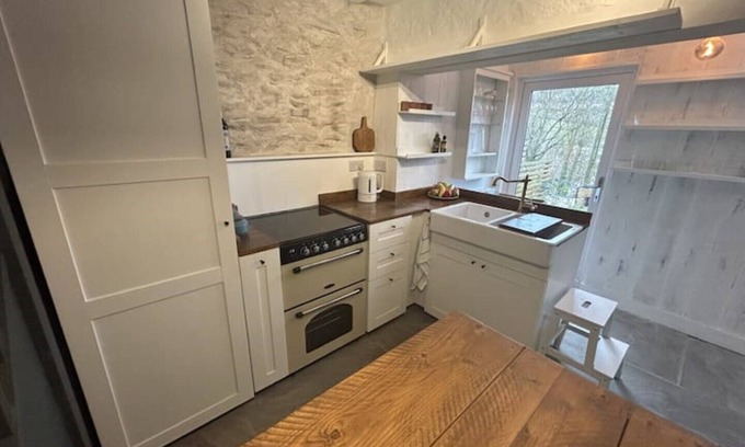 Pontypridd Cottage | Little Cottage, Big Character! A great base for exploring South Wales