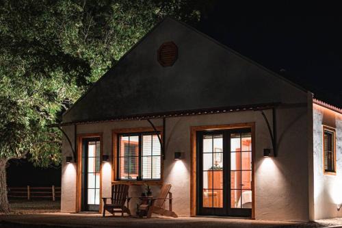 Waco House | Little Dutch Cabin #3 - 12 min to Magnolia-Baylor