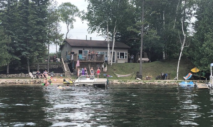 Long Lake Cottage | Little Long Lake lakefront cottage with its own beach and private drive.