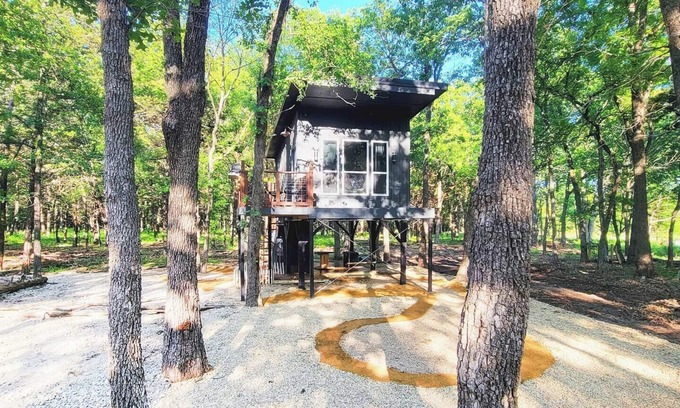 Miller Grove House | Little Luxe Romantic Treehouse Cabin
