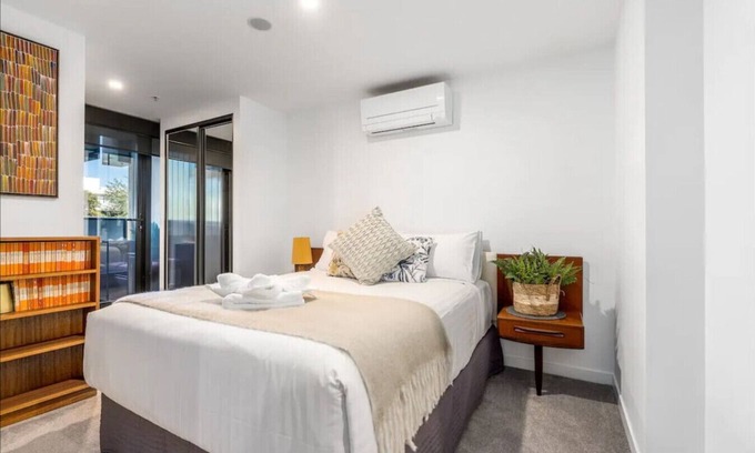 Braddon Apartment | Little Midnight 1 in the heart of town