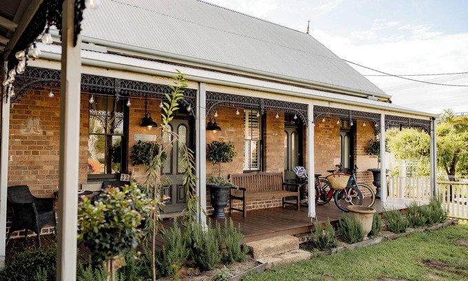 Wollongong Cottage | Little Milton restored Heritage Cottage 5 minutes walk to Harbour, Beaches & CBD
