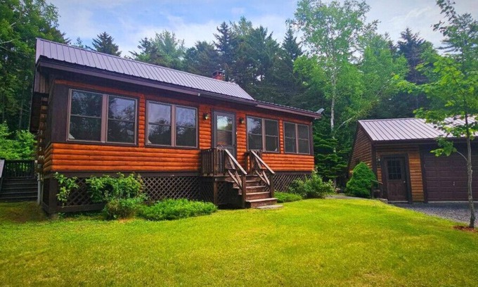 Beaver Cove Cabin | Little Moose Lodge - 5 minute walk to Moosehead Lake
