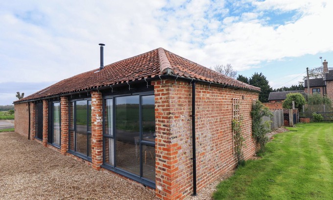 Market Rasen Cottage | LITTLE OWL, family friendly, with open fire in Market Rasen