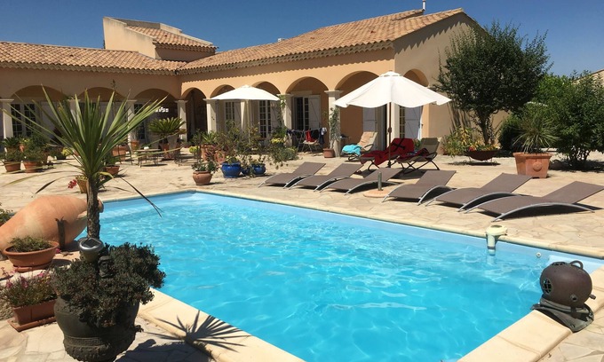 Arles Apartment | Little paradise, close to Arles, Provence, spacious terrace and pool