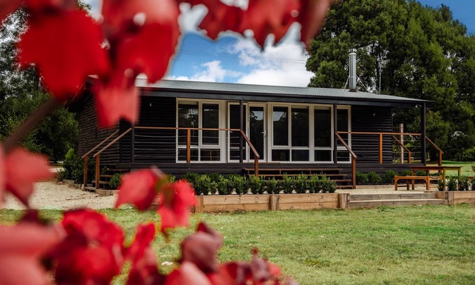 Trentham Cabin | Little Pine TrenthamnTranquil Trentham country retreat n