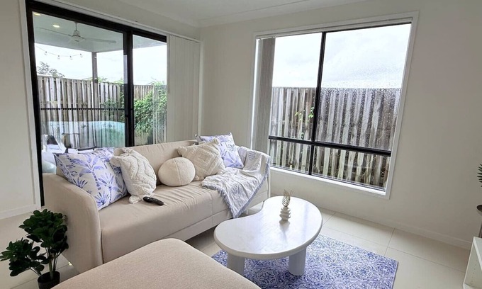 Pimpama House | Little Santorini Home - Family