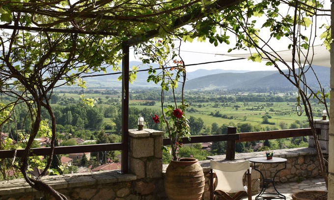 Lilaia Cottage | Little stone maisonette