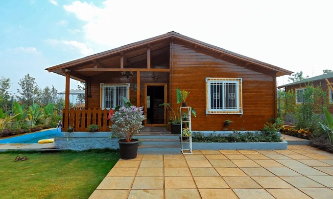 Shirwal Ski Chalet | Little Swiss By the Lake