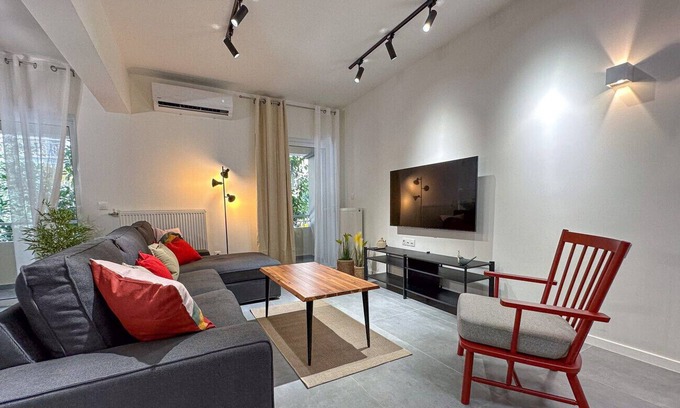 Ilisia Apartment | LIV - Modern Comfort Oasis in Pagrati