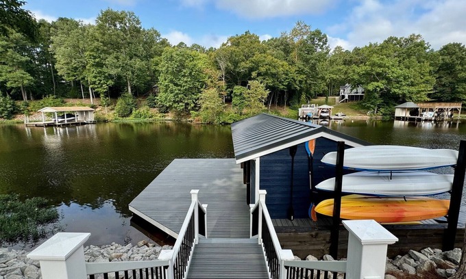 Bracey House | Live Edge Lodge-6,300 Sq Ft! 7 Bds, 7 Baths! Fire Pit, Pool Table, Foosball!