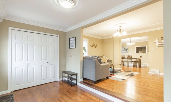 Colmar House | Live like a local in chic 3BR/2BA renovated home🏡