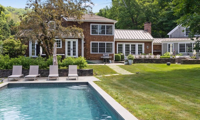 New Preston House | Live the good life in this luxury Lake Waramaug retreat!