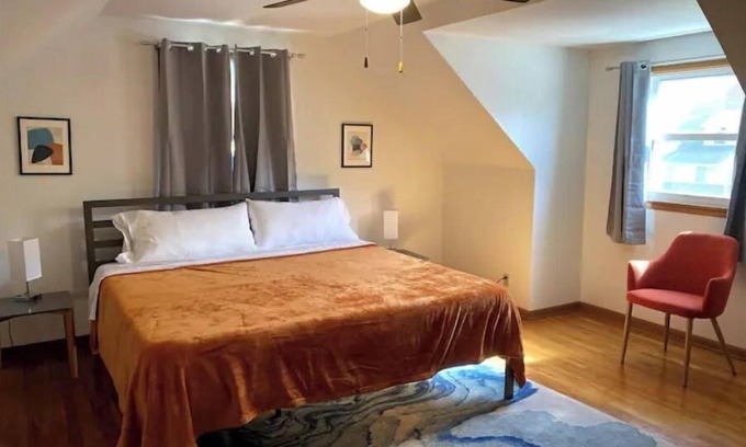 Indianola House | Lively Cottage 2 King Beds 4 Bed 2 Bath