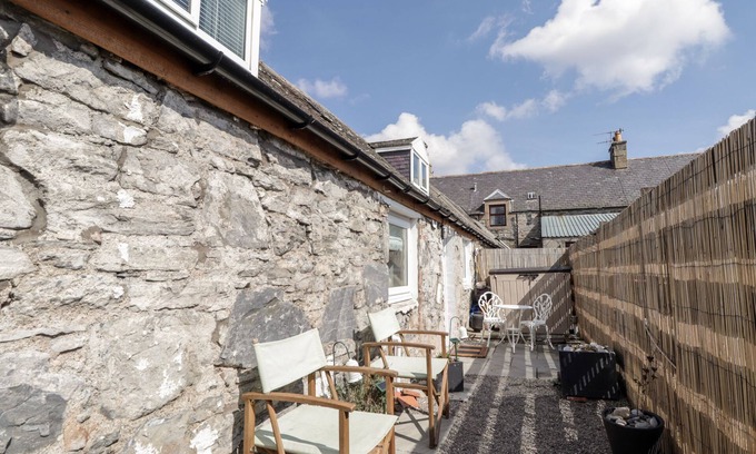 Tomintoul Cottage | LIVET COTTAGE, pet friendly, with open fire in Tomintoul