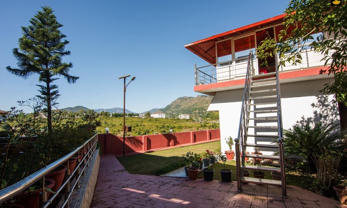 Naukuchiyatal Resort | LivingStone Lake View Resort Deluxe room
