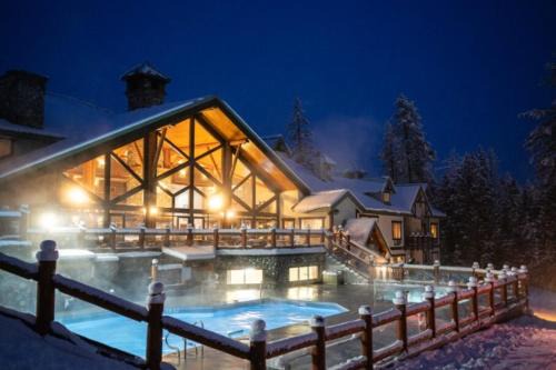 East Kootenay Resort | Lizard Creek Lodge