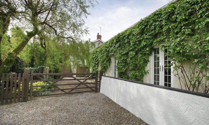 Crynant House | Llethryd Farm Cottage Two