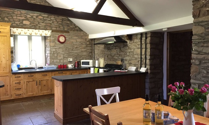 Brecon Cottage | Llwyn Llwyd Cottage Aberyscir Brecon Fantastic Rural Views Large Garden. Wifi.