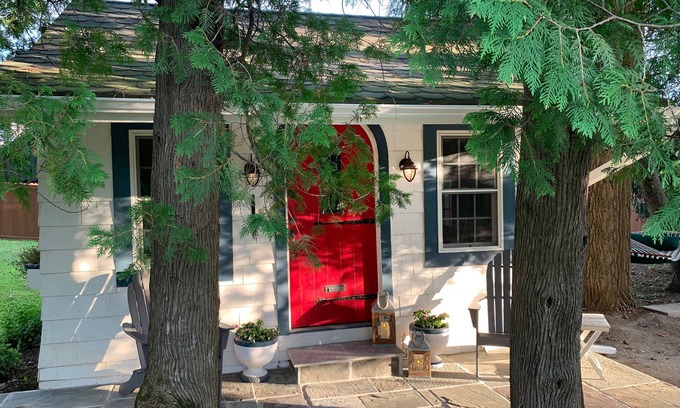 Germantown Cottage | Loblolly Cottage - Enchanting Retreat set among towering pines.