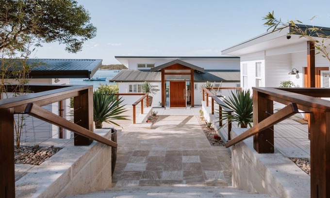 Lake Wangary House | Lobster Pot is Luxurious - offers the complete Coffin Bay Experience - View, Position and Jetty for fishing