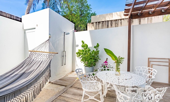 Parque House | Local Art Deco/House Near to Everything + Beach