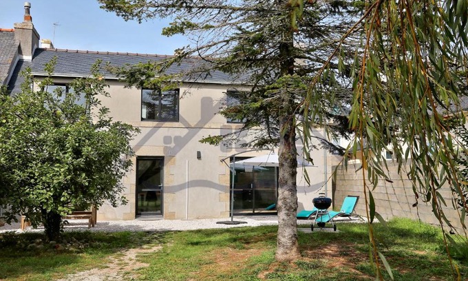 Guilvinec House | LocaLise - M3C - La petite Bigoudène - Maison entièrement rénovée en duplex avec jardin - Tout à pied, plage, port, centre, commerces - Wifi inclus - Draps inclus - Animaux bienvenus