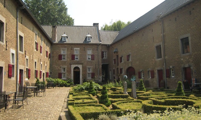 Mesch Apartment | Located 10km from Maastricht towards the Belgium border
