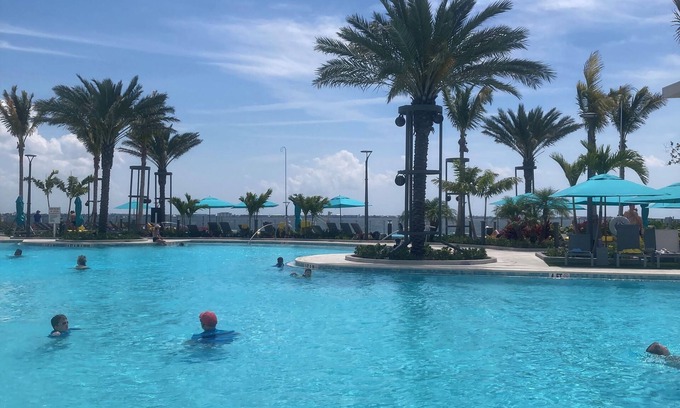 Jacarandas House | Located in southwest Florida, close to a vibrant downtown, and sandy beaches!